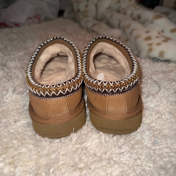 Like New Tasman chestnut Uggs!! - Picture 4 of 10